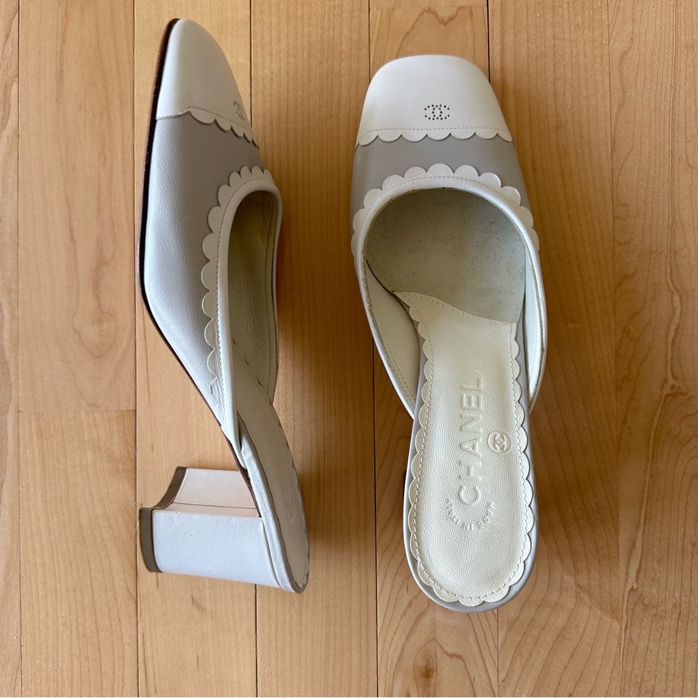 CHANEL Women's Cream and Gray Mules - Picture 6 of 16